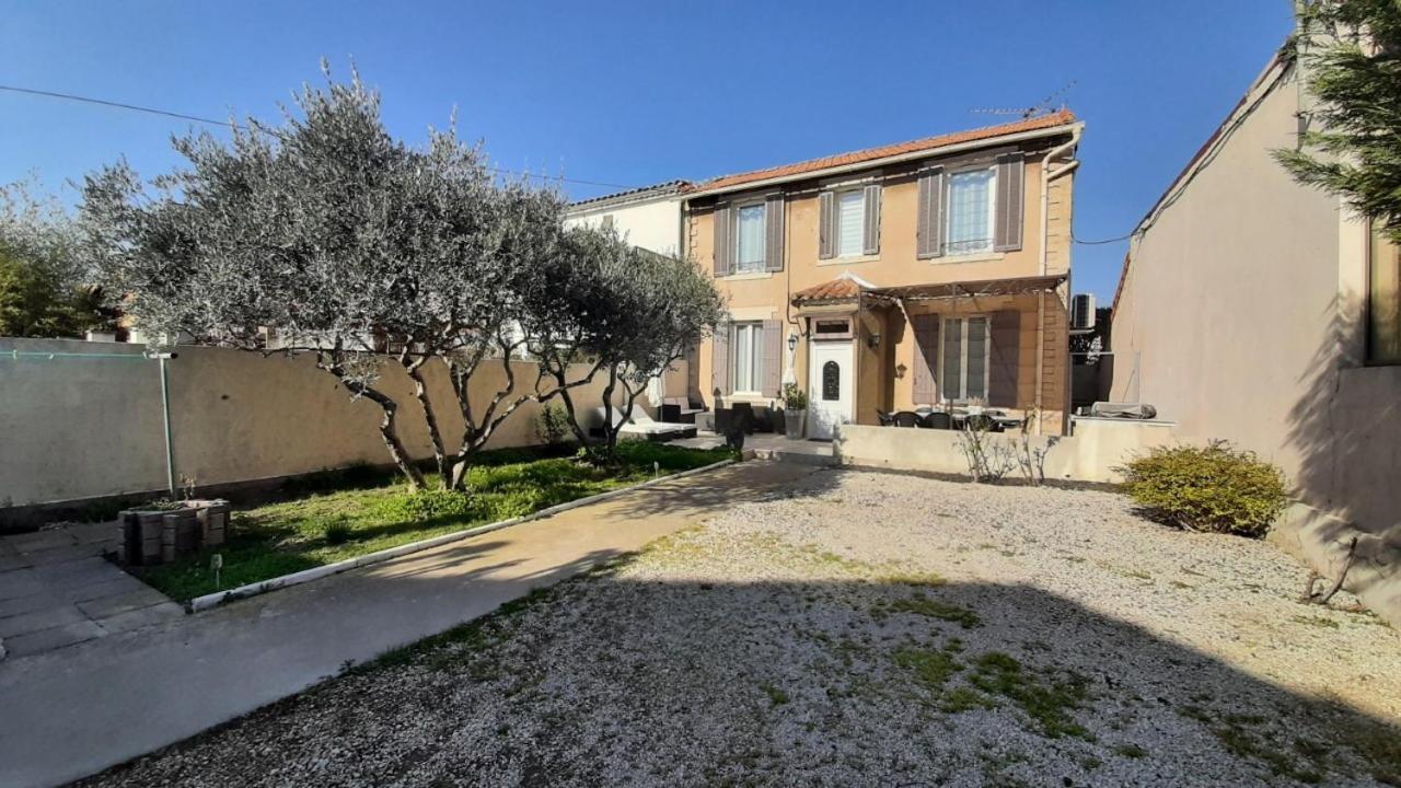 Maison Maloya 2 Chambres Avec Jardin Cavaillon Exterior foto